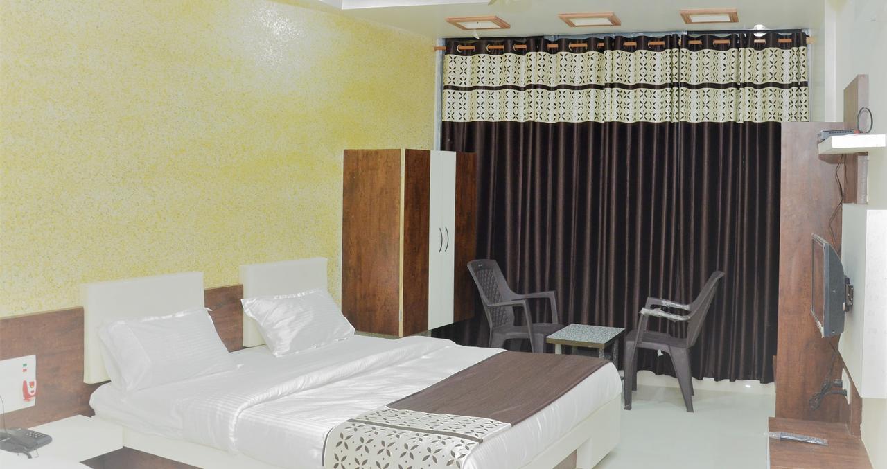 Hotel Bansidhar Somnāth エクステリア 写真