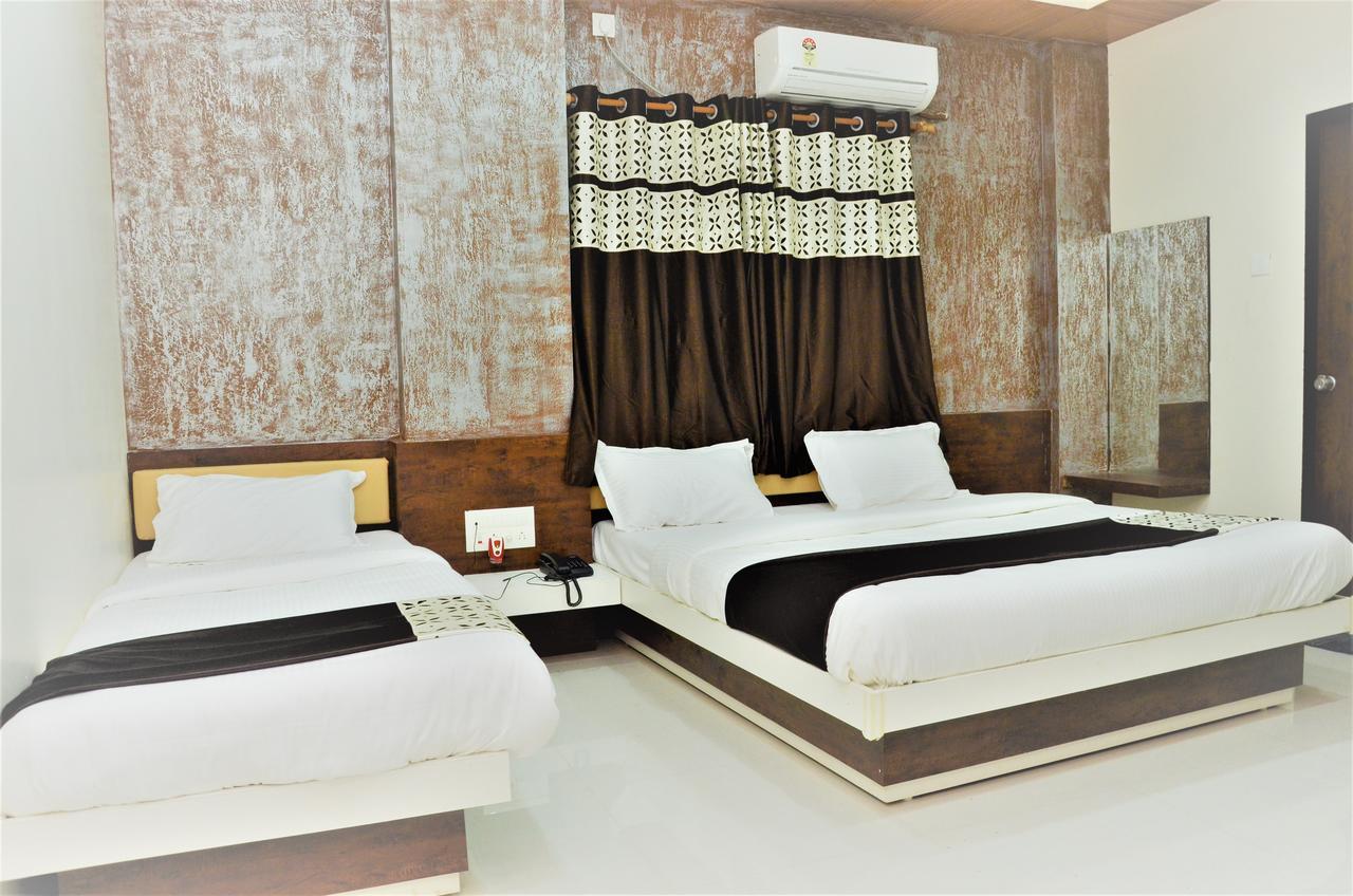 Hotel Bansidhar Somnāth エクステリア 写真