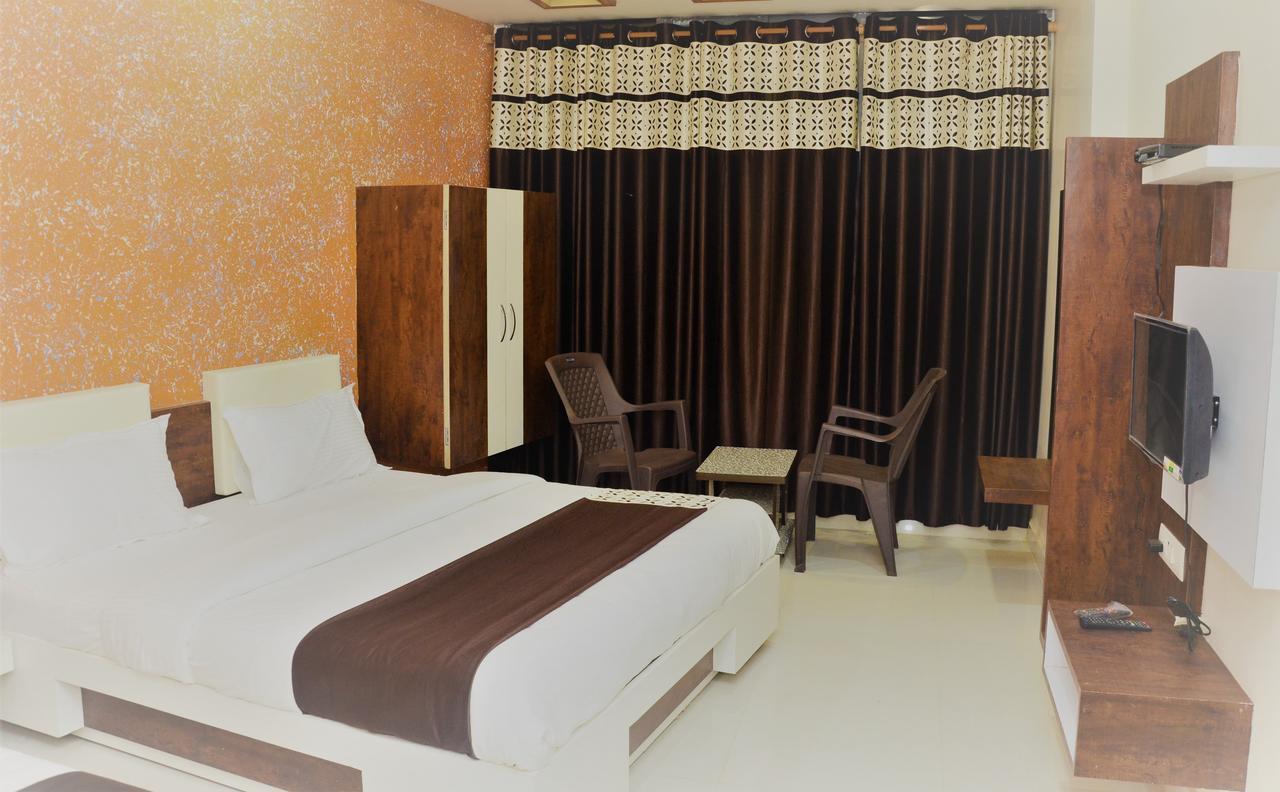 Hotel Bansidhar Somnāth エクステリア 写真